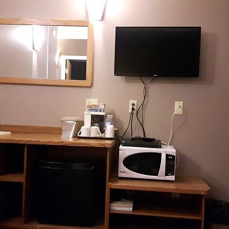 Canway Inn & Suites Dauphin Kültér fotó