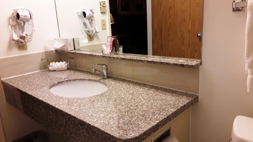 Canway Inn & Suites Dauphin Kültér fotó